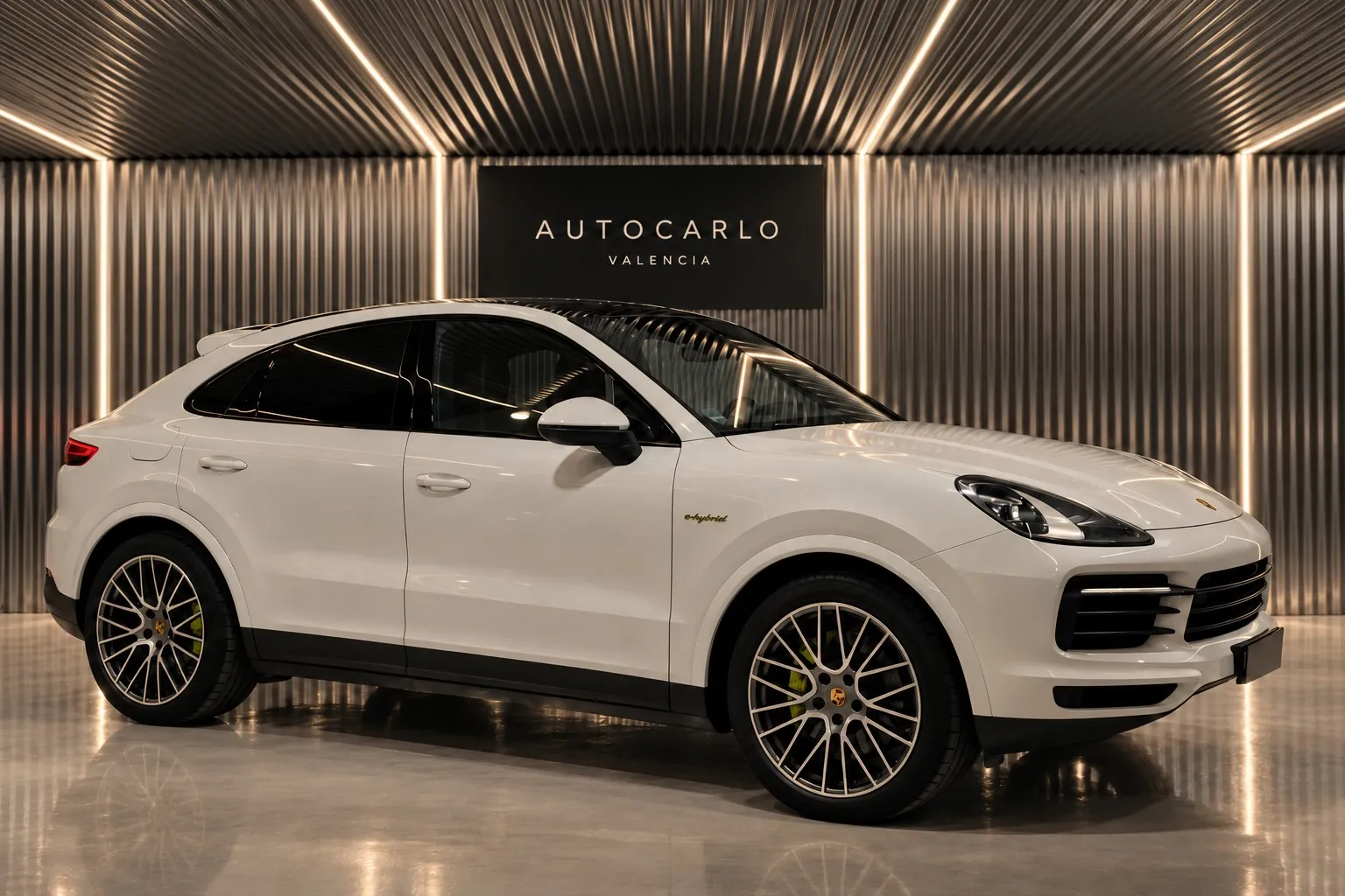 Coches vendidos por Autocarlo Valencia: Porsche Cayenne Coupé blanco
